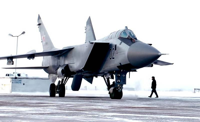 Không phải vô cớ Nga lại lựa chọn MiG-31 là phương tiện được trang bị tên lửa Kinzhal. Xét về góc độ bảo dưỡng kỹ thuật và công tác chuẩn bị bay, máy bay MiG-31 khi mang Kinzhal không đòi hỏi phải thiết kế bổ sung cơ sở hạ tầng phức tạp, các đơn vị bảo đảm kỹ thuật ở sân bay đã đáp ứng đầy đủ tất cả những gì cần thiết.