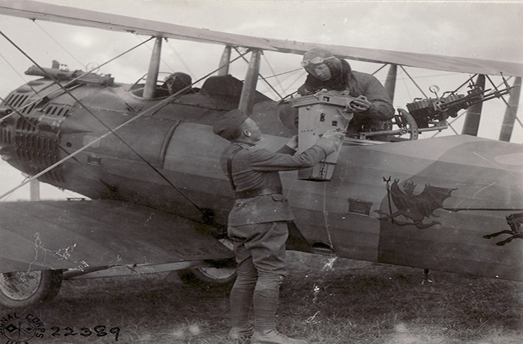 Cùng với sự phát triển của khoa học công nghệ những bức ảnh chụp từ trên cao ngày nay ngày càng rõ nét và chi tiết hơn bao giờ hết, chúng có thể được chụp bằng nhiều loại phương tiện khác nhau như máy bay, phương tiện bay không người lái, vệ tinh hay cả từ khinh khí cầu. Đây cũng là một phát minh quân sự được ứng dụng rộng rãi nhất trong lĩnh vực dân sự khác nhau.