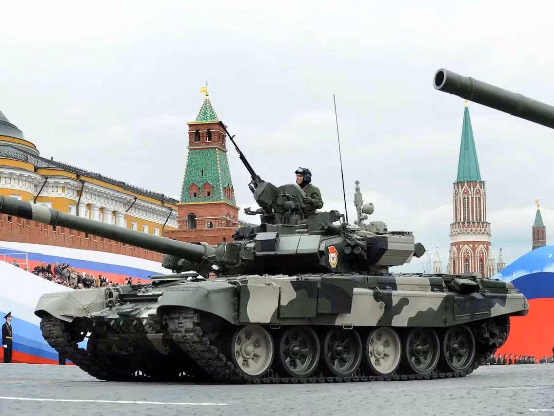 Từ thời Liên Xô, các mẫu xe tăng chủ lực do Moscow thiết kế luôn hướng tới hai yếu tố quan trọng nhất, đó là kích thước nhỏ gọn và độ cơ động cao.