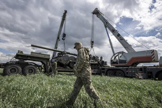 Mặc dù độ chính xác và tốc độ bắn của pháo tự hành 2S7 Pion không cao so với các loại pháo 155 mm chuẩn NATO mà Ukraine đã nhận như CAESAR, PzH 2000, Krab, M109... nhưng uy lực của vũ khí này cực kỳ đáng nể.