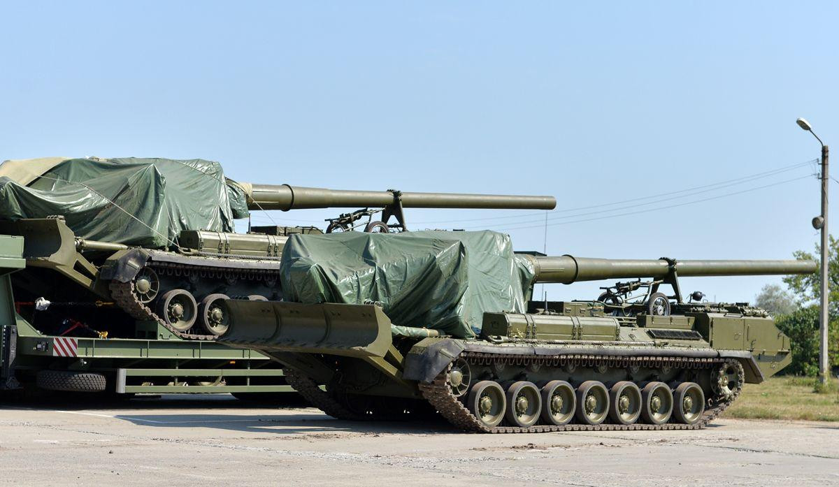 Mỗi quả đạn pháo có trọng lượng tới gần 100 kg, và riêng đầu đạn chứa 18 kg thuốc nổ mạnh. Một phát bắn có thể phá hủy toàn bộ tòa nhà cách đó 32 km. Nếu trượt mục tiêu, nó vẫn tạo ra một miệng hố dài tới 5 m.