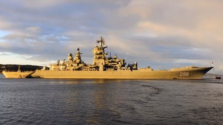 “Khả năng sát thương của Kirov có thể là một vấn đề đối với hàng không mẫu hạm Mỹ, đặc biệt là trước những nỗ lực hiện đại hóa hệ thống chiến đấu của nó, bởi vì tàu chiến Nga thường được trang bị vũ khí tận răng”, chuyên gia Brent Eastwood kết luận.