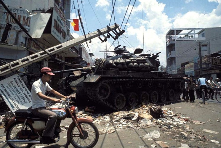 Trong trang bị vũ khí trên bộ, QĐND Việt Nam thu giữ được một trong những loại xe tăng chủ lực tốt nhất Mỹ thời bấy giờ - tăng M48 Patton. Số lượng tuy không nhiều, nhưng cũng góp phần tăng sức mạnh cho bộ đội tăng – thiết giáp Việt Nam.