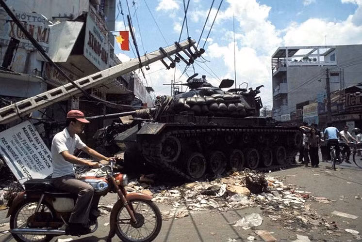 Trong trang bị vũ khí trên bộ, QĐND Việt Nam thu giữ được một trong những loại xe tăng chủ lực tốt nhất Mỹ thời bấy giờ - tăng M48 Patton. Số lượng tuy không nhiều, nhưng cũng góp phần tăng sức mạnh cho bộ đội tăng – thiết giáp Việt Nam.