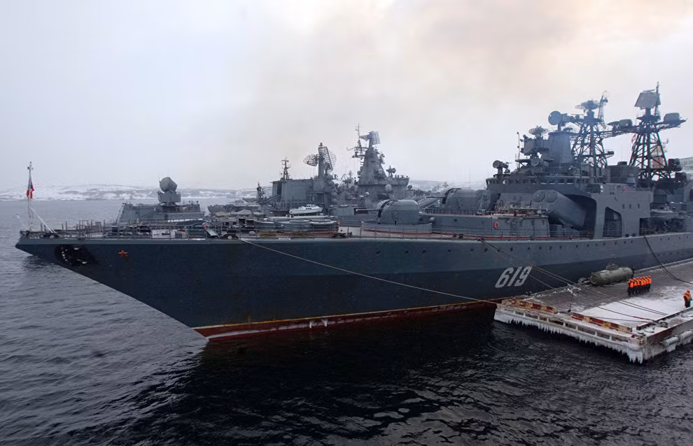 Trao đổi với phóng viên iz.ru, cựu thứ trưởng bộ ngoại giao Nga Sergei Ordzhonikidze cho biết: “Hiện nay, không chỉ có Mỹ và các nước thành viên NATO, mà còn rất nhiều nước khác, không tiếp giáp với Bắc cực cũng đặc biệt quan tâm tới vùng đất này. Mỹ đã tăng cường hiện diện quân sự, hiện diện tàu ngầm, xây dựng hạm đội tàu phá băng ở Bắc cực…