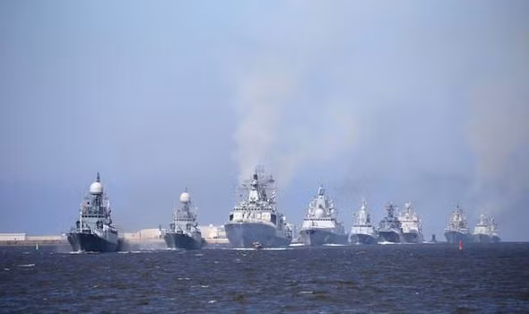 Cựu tổng tham mưu trưởng Hải quân Nga, đô đốc Valentin Selivanov cho biết: “Trong tương lai, Tuyến đường biển phương Bắc sẽ hoạt động 24/24. Tàu bè nước ngoài, đặc biệt là tàu quân sự sẽ không được phép qua đây nếu không được sự đồng ý của Nga. Mỹ và phương Tây rất không hài lòng ở điểm này và sẽ có những hoạt động gây hấn ở Bắc cực, như đã từng làm ở Biển Đen và ở Thái Bình Dương. Để điều này không xảy ra, chúng ta phải có biện pháp tăng cường phòng thủ.