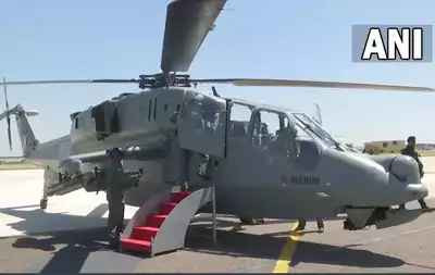 Giống như nhiều trực thăng tấn công khác, Prachand được trang bị hai cánh mang vũ khí với tổng chiều rộng 4,6 mét. Trọng tải tối đa của loại trực thăng này là 1750 kg vũ khí các loại.