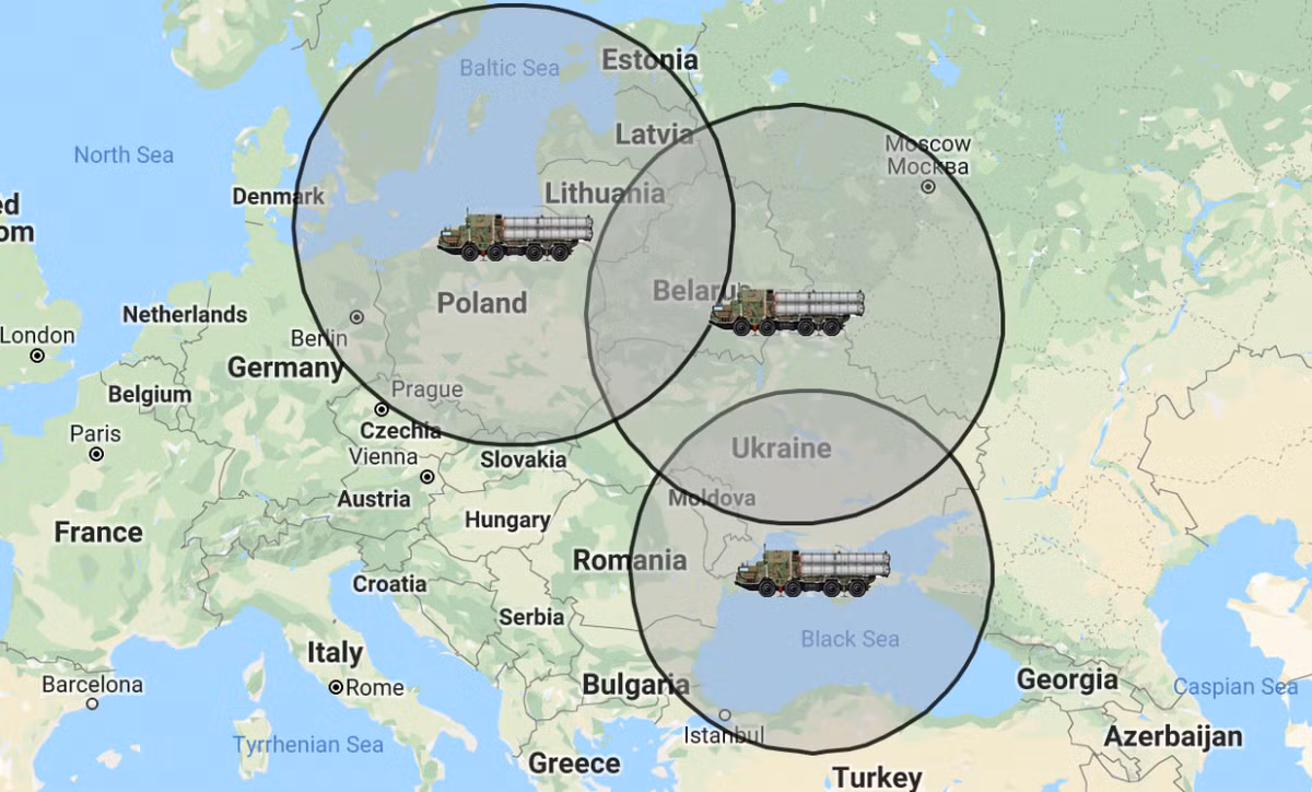 Với vị trí biệt lập và bị bao vây bởi các quốc gia NATO, đã từng xuất hiện lời cảnh báo rằng nếu Nga có ý định tiến hành chiến dịch quân sự tại Ukraine, khu vực Kaliningrad sẽ bị phương Tây "thu hồi" và trở lại thành Königsberg.