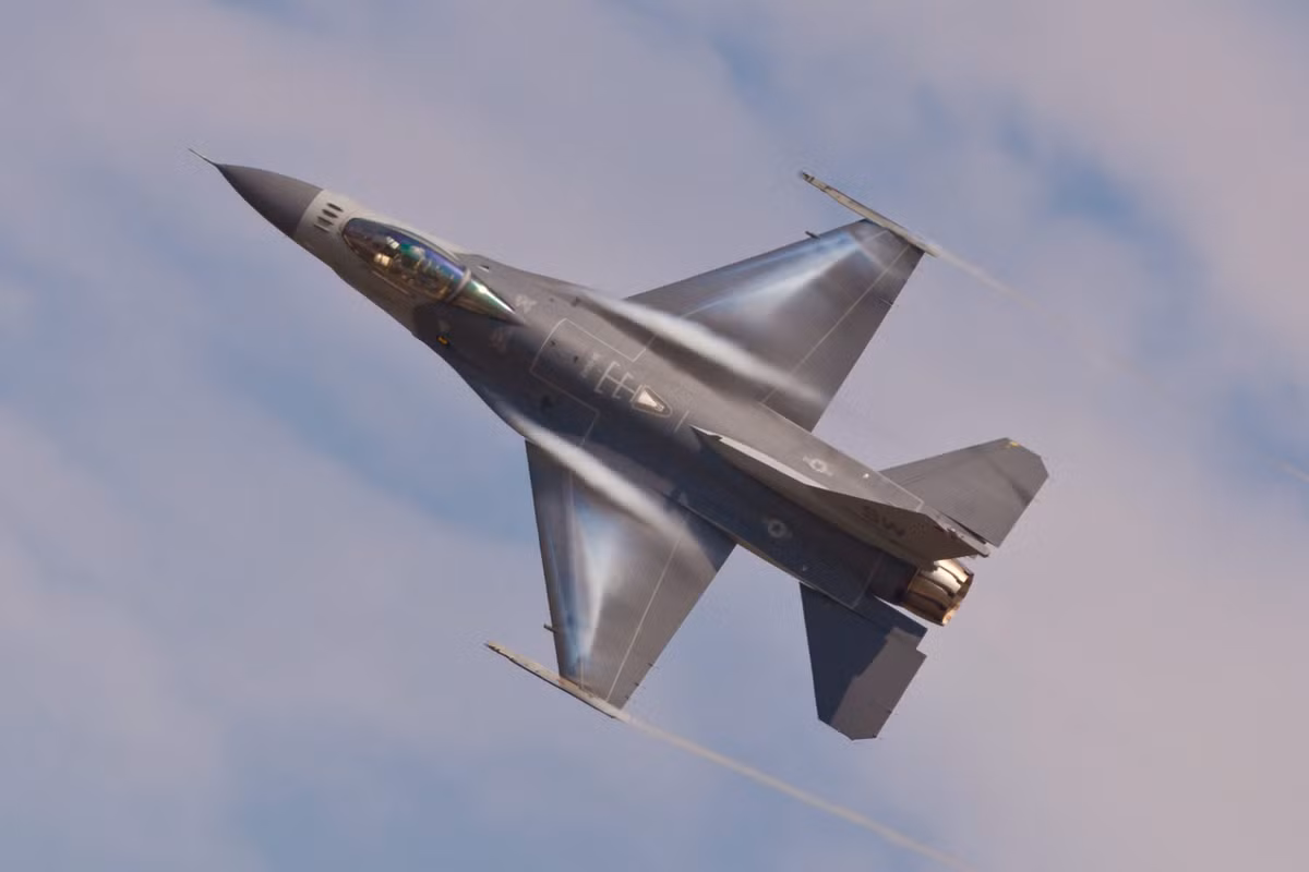 Cuối cùng, tạp chí Defense Express cho rằng, phương án khả dĩ nhất của lực lượng Không quân Ukraine lúc này, là trông chờ vào chiến đấu cơ MiG-29 - loại chiến đấu cơ chủ lực hiện đại nhất của Ukraine hiện nay.