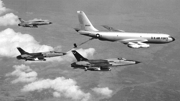 Năm 1972, trong một chiến thắng vang đội khác của quân đội Việt Nam trước cuộc tập kích chiến lược bằng đường không của quân đội Mỹ vào Hà Nội, được ví như một trận "Điện Biên Phủ trên không", tướng Giáp đã có chỉ thị nổi tiếng tới các đơn vị phòng không Hà Nội.