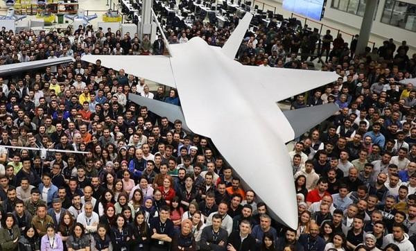 Cấn nhấn mạnh là hệ thống an toàn của cả máy bay cũng như đội vận hành đưa chiếc UAV Kızılelma đến đường băng cũng đã được thử nghiệm. Tức là quy trình trước khi cất cánh đã hoàn thành đầy đủ.