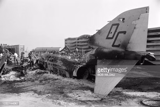 Cuối cùng là Không quân Thuỷ quân Lục chiến với 95 chiếc hư hỏng hoàn toàn, trong đó có 72 chiếc thiệt hại trong khi giao tranh, số còn lại thiệt hại do tai nạn. Tổng cộng chỉ tính riêng tiêm kích F-4, Mỹ đã mất ở Việt Nam tới... 678 chiếc, trong đó 3/4 là thiệt hại trong giao tranh, số còn lại thiệt hại do tai nạn khi vận hành.