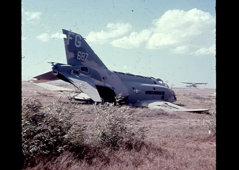 Với số lượng cực lớn và trọng trách là loại máy bay chiến thuật chủ lực, F-4 Phantom II chính xác là đã "rụng như sung" trong chiến tranh Việt Nam bất chấp mọi nỗ lực tăng cường chiến thuật bay, đội hình bay hoặc áp chế điện tử của Mỹ.