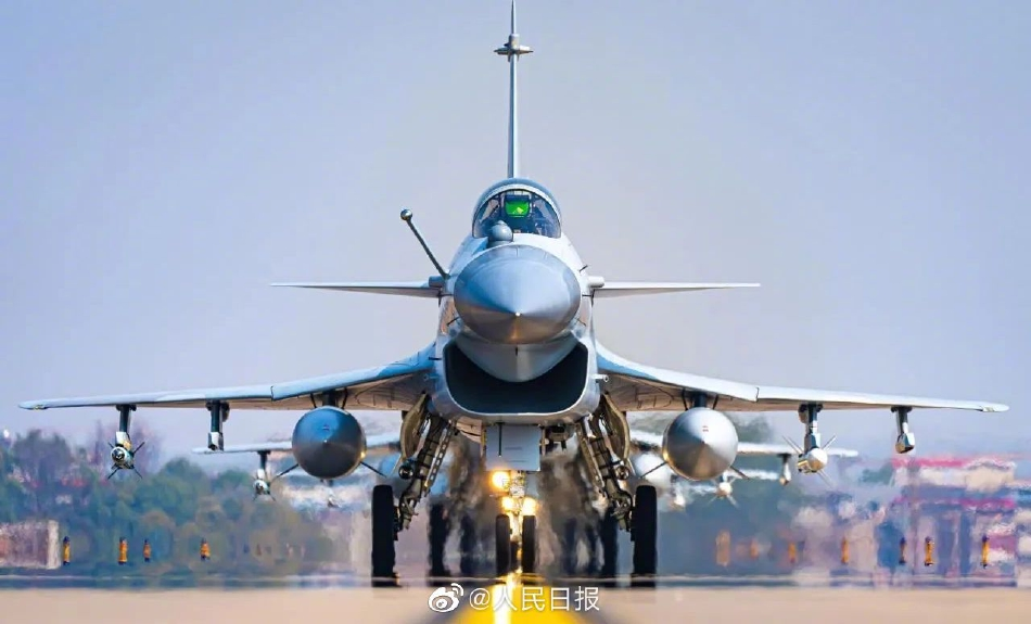 Loại tiêm kích đông nhất và rẻ nhất của Trung Quốc hiện nay là J-10. Theo nhiều tài liệu thống kê, tính tới năm 2021 đã có ít nhất 540 chiếc J-10 được Không quân Trung Quốc chế tạo.