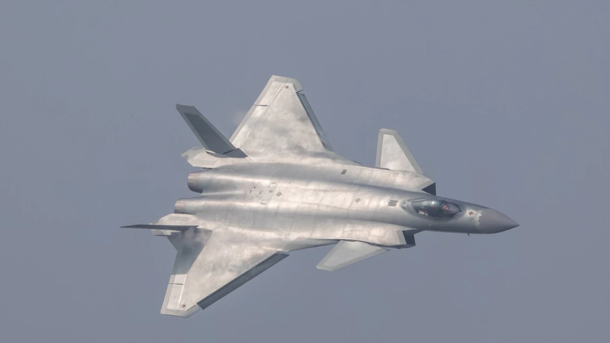 Tuy nhiên, điểm yếu này đang được Trung Quốc nỗ lực xóa bỏ, bằng cách cho ra đời một vài phiên bản J-20 thử nghiệm, sử dụng động cơ nội địa.