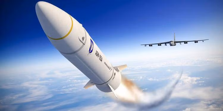 Ngoài ra các thiết bị dẫn đường chính xác giúp cho B-52H có thể công kích mục tiêu với sức hủy diệt lớn.