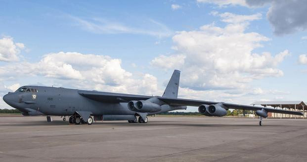 B-52H, Oanh tạc cơ hạng nặng và nổi tiếng nhất của Mỹ thường mang theo bom tấn công trực diện kết hợp (JDAM) trên các giá treo.