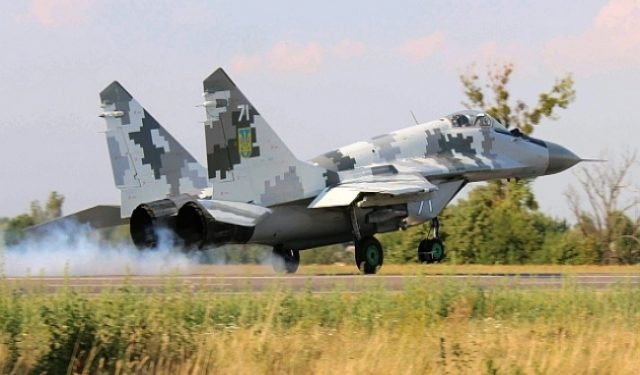 Đầu tiên là MiG-29. Đây cũng là loại chiến đấu cơ có quân số lớn nhất trong biên chế Không quân Ukraine, với tổng cộng có tới 37 chiếc đang hoạt động.