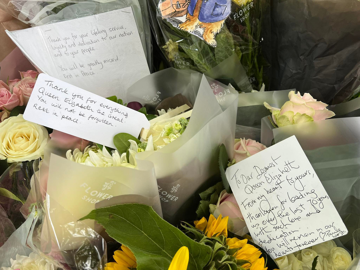 "Cám ơn bà về mọi thứ, Nữ hoàng Elizabeth là một người tuyệt vời, bà sẽ không bao giờ bị quên lãng. Xin hãy yên nghỉ".