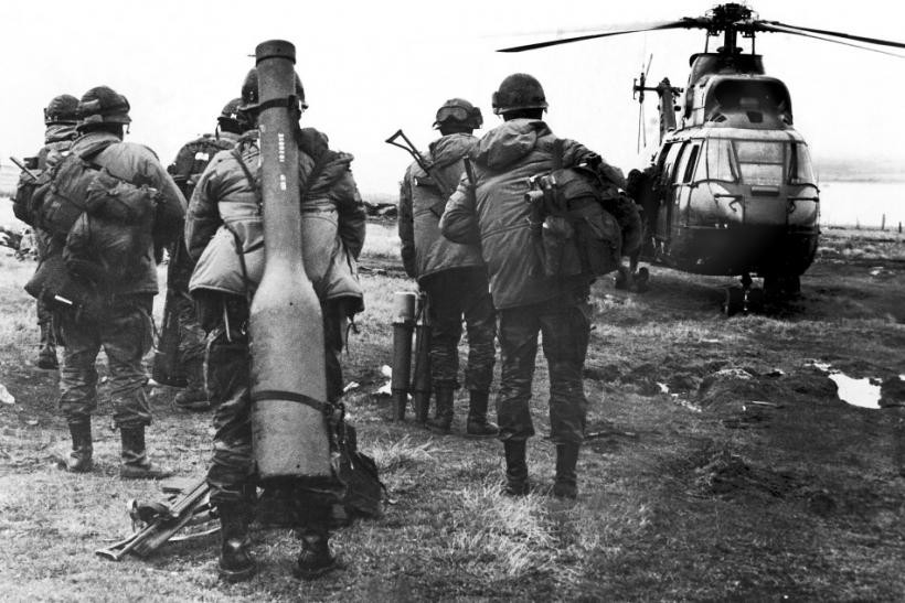 Thậm chí Pháp còn đồng ý cho Anh mượn các hải cảng của mình ở Tây Phi - giúp giảm thiểu tối đa quãng đường mà Hải quân Anh phải di chuyển tới Falkland trong cuộc chiến với Argentina.