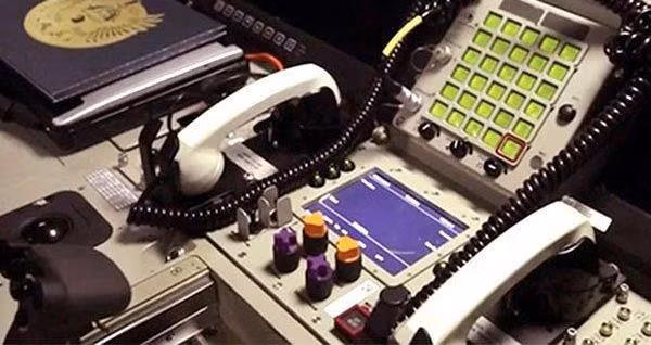 Bên trong tàu cũng được thiết kế và bọc các vật liệu để thiết bị va chạm, cọ xát cũng không gây ra tiếng ồn lớn khi hoạt động dưới lòng biển.