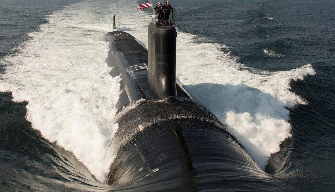 Virginia Block V được trang bị bổ sung 4 ống có khả năng mang 7 tên lửa hành trình Tomahawk, hoặc tên lửa siêu vượt âm, tên lửa chống hạm mới, máy bay không người lái (UAV) và phương tiện không người lái dưới nước (UUV) của Mỹ.