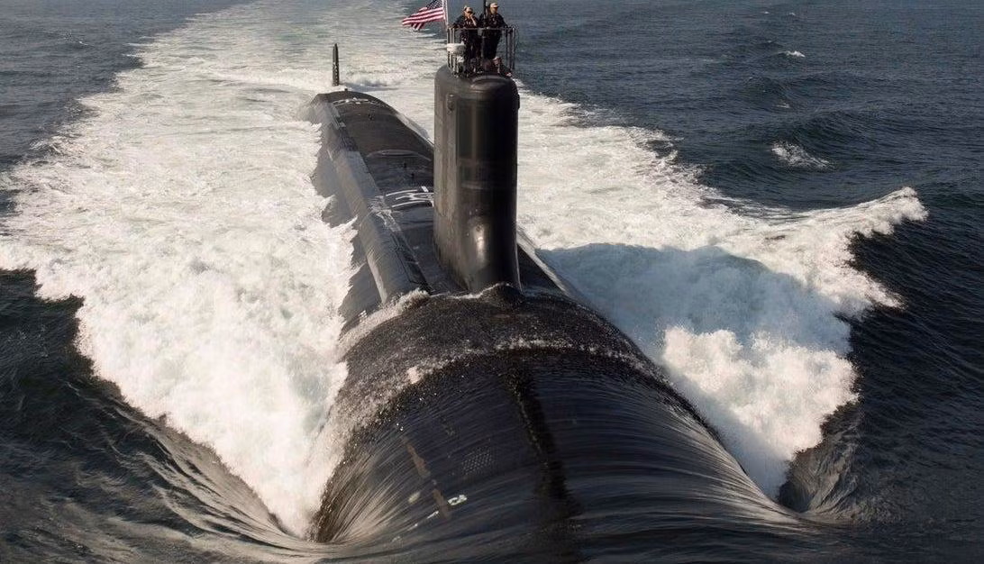 Virginia Block V được trang bị bổ sung 4 ống có khả năng mang 7 tên lửa hành trình Tomahawk, hoặc tên lửa siêu vượt âm, tên lửa chống hạm mới, máy bay không người lái (UAV) và phương tiện không người lái dưới nước (UUV) của Mỹ.