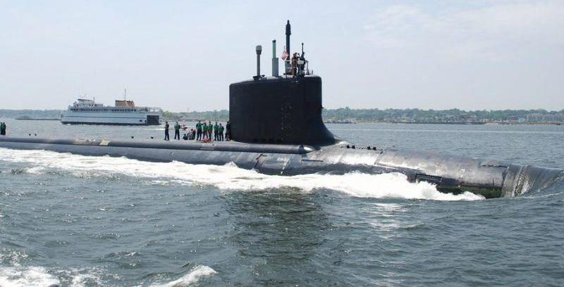 Để giảm độ ồn tối đa, xung quanh tàu ngầm được trang bị lớp ngói bọc bằng cao su.