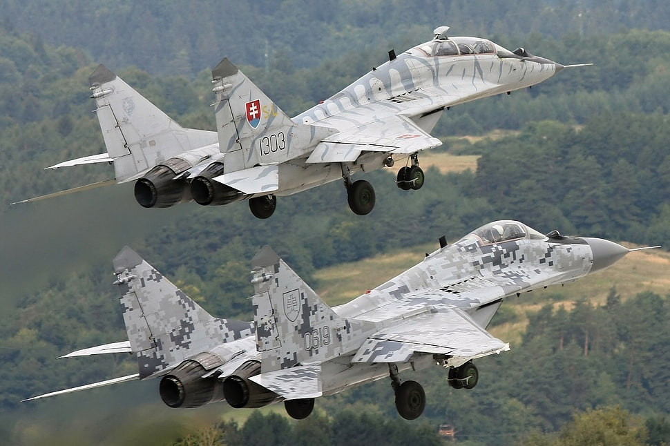 Nga hiện cung cấp cả MiG-29M được chế tạo mới để xuất khẩu, cũng như một số MiG-29 rẻ hơn, dựa trên khung thân máy bay MiG-29A, được sản xuất từ thời Liên Xô, hiện lưu trữ trong kho; nhưng được hiện đại hóa với các tính năng của máy bay thế hệ 4+.