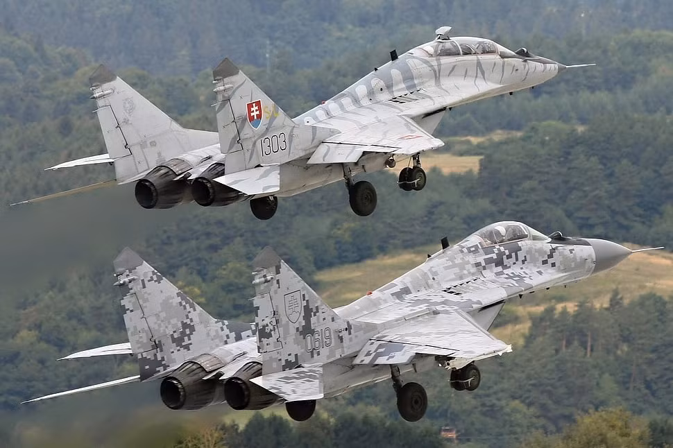 Nga hiện cung cấp cả MiG-29M được chế tạo mới để xuất khẩu, cũng như một số MiG-29 rẻ hơn, dựa trên khung thân máy bay MiG-29A, được sản xuất từ thời Liên Xô, hiện lưu trữ trong kho; nhưng được hiện đại hóa với các tính năng của máy bay thế hệ 4+.