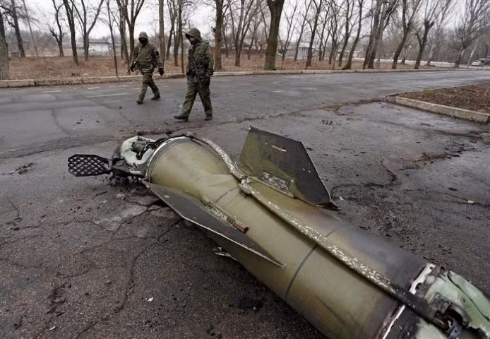 Theo thông tin mới nhất vừa được tờ Bulgarian Military đăng tải hôm 2/10, Nga đã triển khai thêm 17 tổ hợp tên lửa đạn đạo Iskander tới Ukraine.