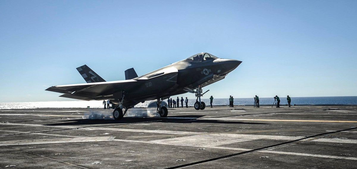 F-35C cùng với F/A-18E/F Super Hornet sẽ tạo thành cặp đôi tiêm kích hạm mạnh nhất thế giới của Hải quân Mỹ.