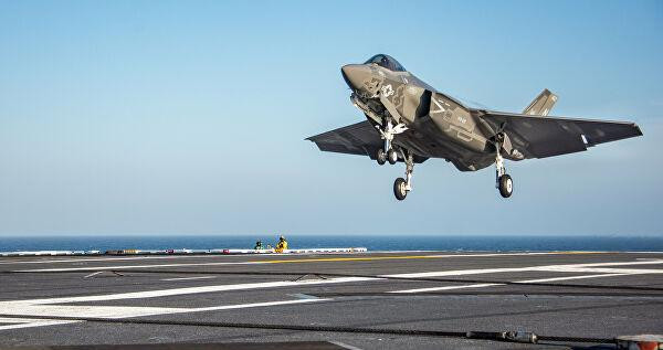 Cánh của tiêm kích F-35C được thiết kế để có thể gấp lại, tránh chiếm dụng diện tích chung vốn hạn chế trên tàu sân bay.