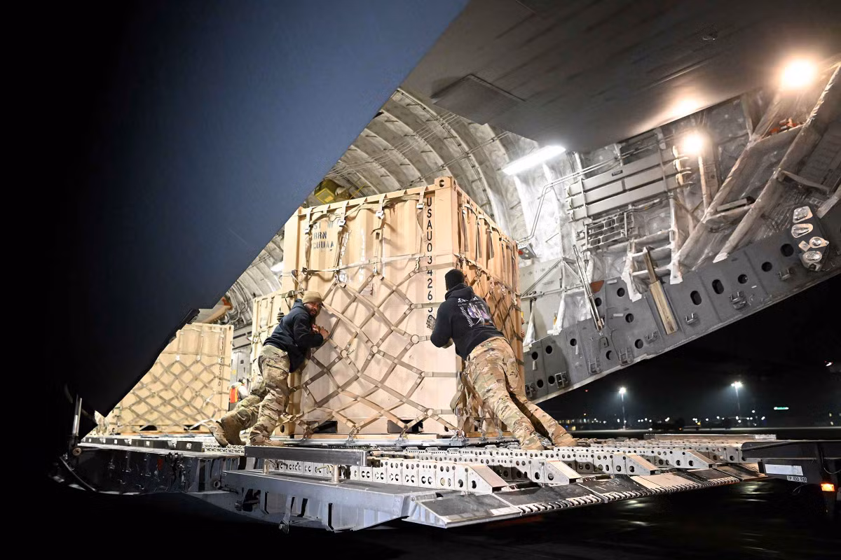 Cách đây ít ngày, tờ Wall Street Journal cho biết, toàn bộ vũ khí Mỹ viện trợ cho Ukraine - có giá trị lên tới hàng chục tỷ USD tính tới thời điểm hiện tại - đều được lấy từ kho dự trữ của quốc gia này.