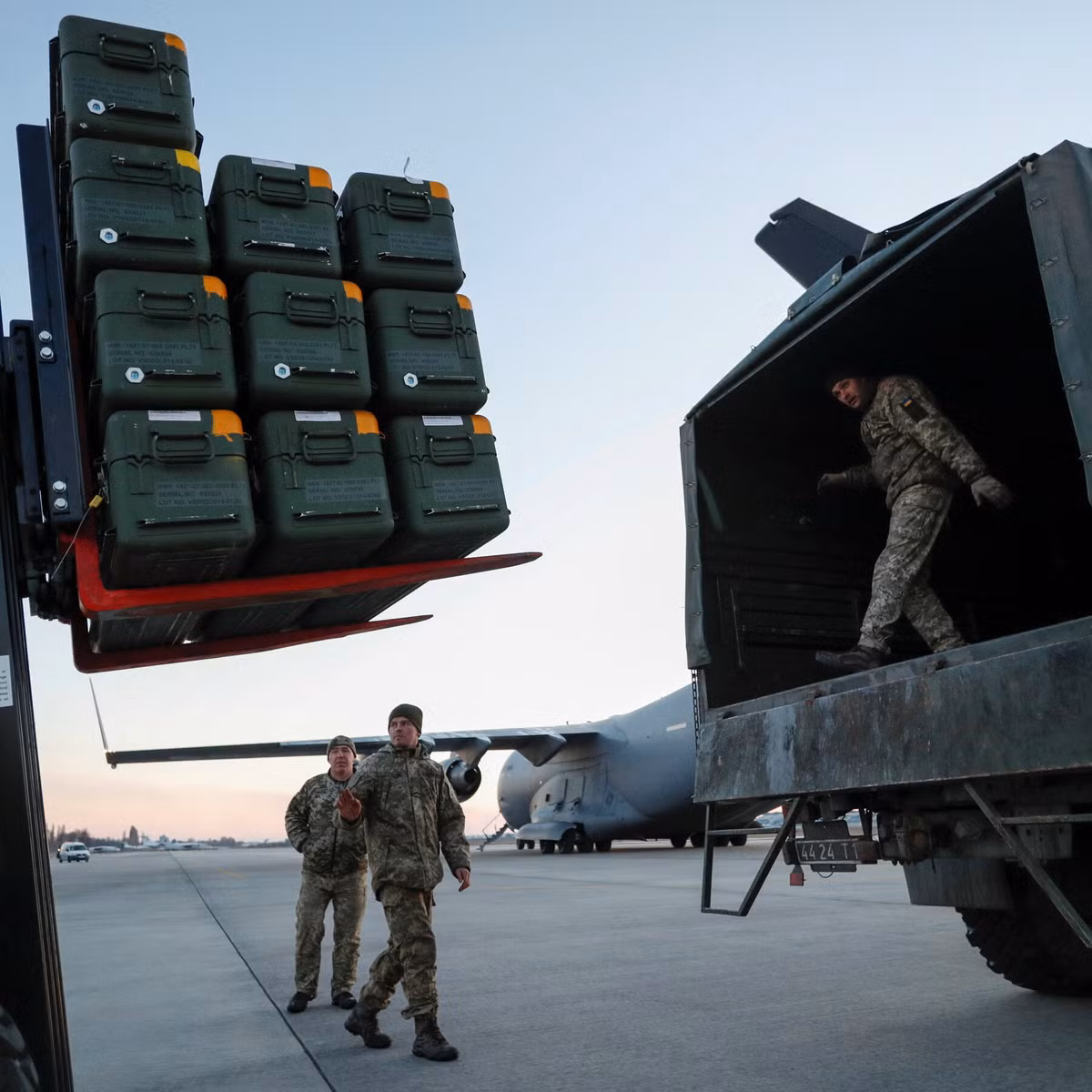 Tờ Telegraph cho biết, tốc độ viện trợ quân sự của phương Tây cho Quân đội Ukraine ngày càng nhanh, đồng nghĩa với việc kho dự trữ vũ khí và đạn dược của các nước NATO đang ngày càng giảm.