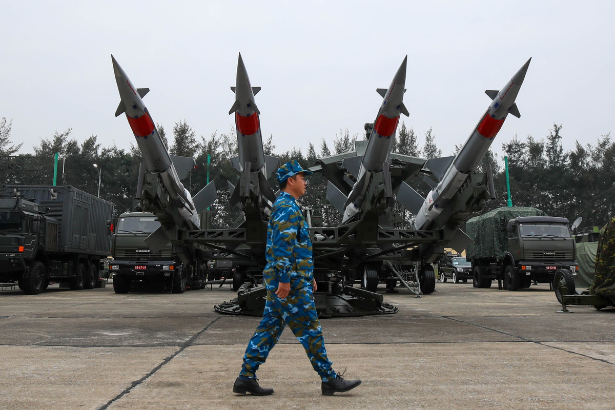 Tổ hợp phòng không S-125, đây là loại vũ khí phòng không được thiết kế để hoạt động trong mọi điều kiện thời tiết. Theo thiết kế của Liên Xô, S-125 là tổ hợp tên lửa tầm xa, được ra đời để bổ sung cho các loại tên lửa S-25 và S-75. Ảnh: ĐẬU TIẾN ĐẠT/Thanh Niên.