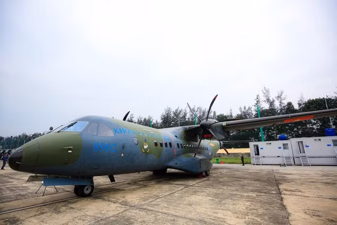 Máy bay EADS CASA C-295 của Lữ đoàn Không quân 918. Đây là loại máy bay vận tải do Airbus chế tạo. Ảnh: Hữu Hưng/NLĐ.