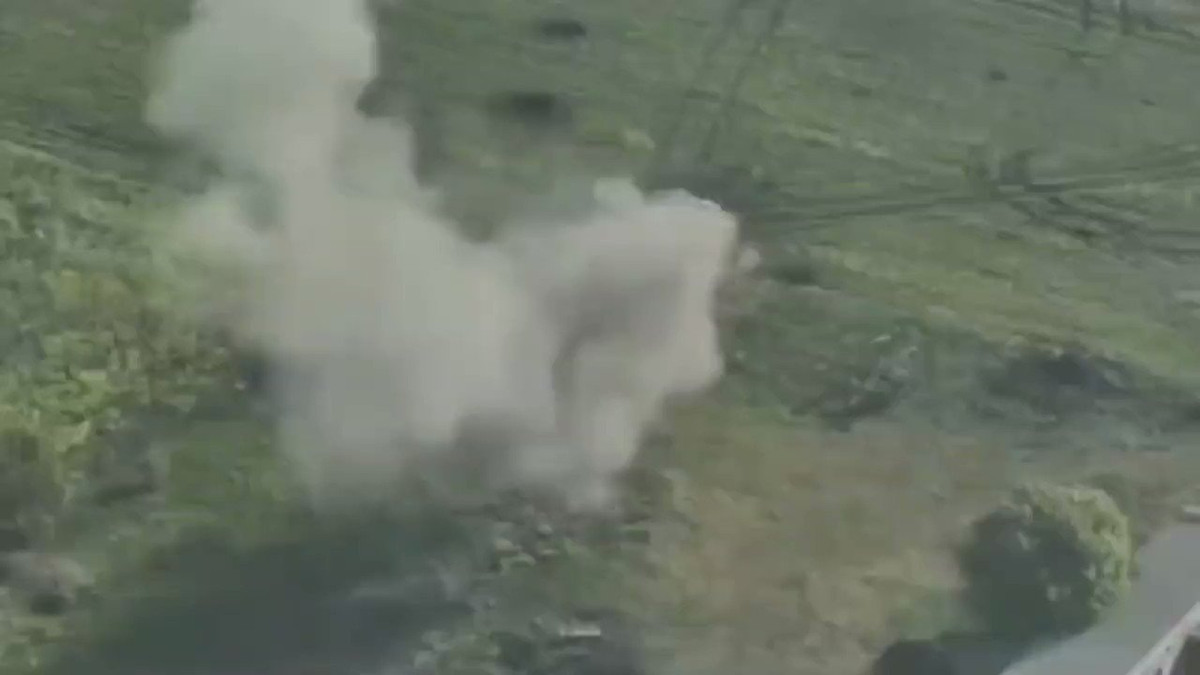 Những hình ảnh về các cuộc không kích từ máy bay không người lái của Ukraine, thậm chí còn được đăng tải trực tiếp lên mạng xã hội, nhằm khích lệ tinh thần của binh lính nước này.