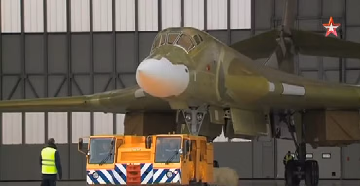 Thậm chí còn có thể sử dụng Tu-160M với vai trò ném bom chiến thuật hoặc như một bệ phóng để phóng các tàu vũ trụ.