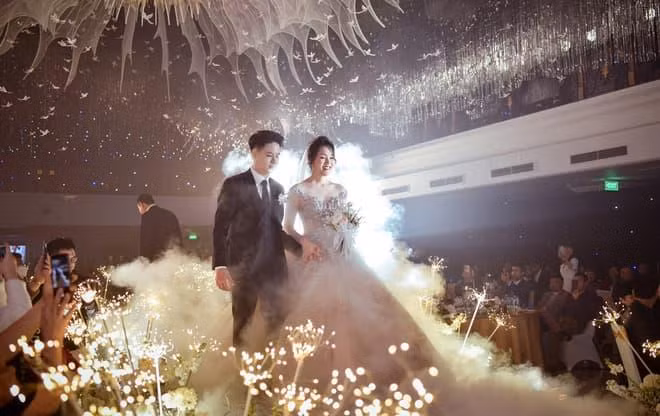 Sao hang A chang ngai hat dam cuoi: Cat-xe ai dinh chop?-Hinh-2