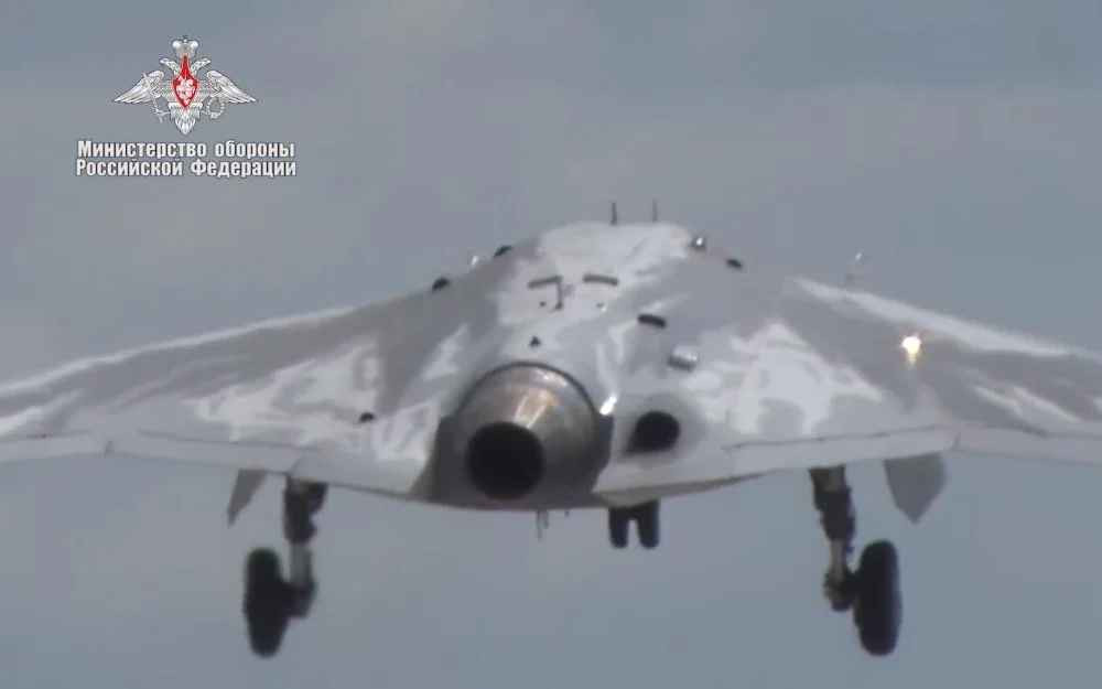 Thậm chí, phiên bản S-70 Okhotnik thế hệ hai có thể có nhiều thay đổi tới nỗi, nó sẽ trở thành một phiên bản hoàn toàn mới, chứ không chỉ đơn giản là bản nâng cấp của S-70 Okhotnik.