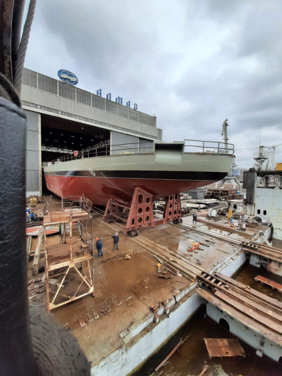 Phần mũi tàu có bố trí thiết bị đẩy, vậy nên dù trong môi trường băng giá, nhưng tàu Evpaty Kolorat vẫn có thể cơ động dễ dàng.