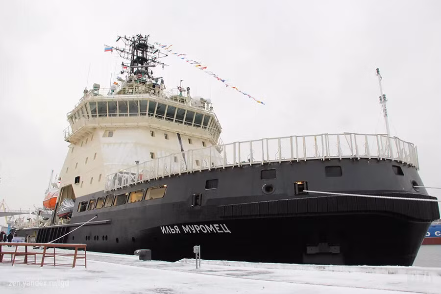 Tốc độ đạt 14 hải lý/h. Thủy thủ đoàn gồm 30 người. Thời gian hoạt độc lập trên biển là 1 tháng. Tàu Evpaty Kolovrat được lắp động cơ dizel. Tàu có thể phá những tảng băng có độ dày lên tới 1m. Bánh lái của tàu được kết nối với hệ thống chân vịt kép, trục chân vịt có thể quay 360 độ, cho nên tàu Evpaty Kolovrat có khả năng cơ động rất cao.