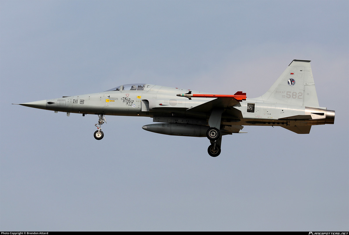 Mặc dù đang nỗ lực đầu tư vào lực lượng không quân, tuy nhiên dự đoán tới tận năm 2030, Hàn Quốc mới có thể loại biên hoàn toàn các tiêm kích F-5E ra khỏi biên chế.