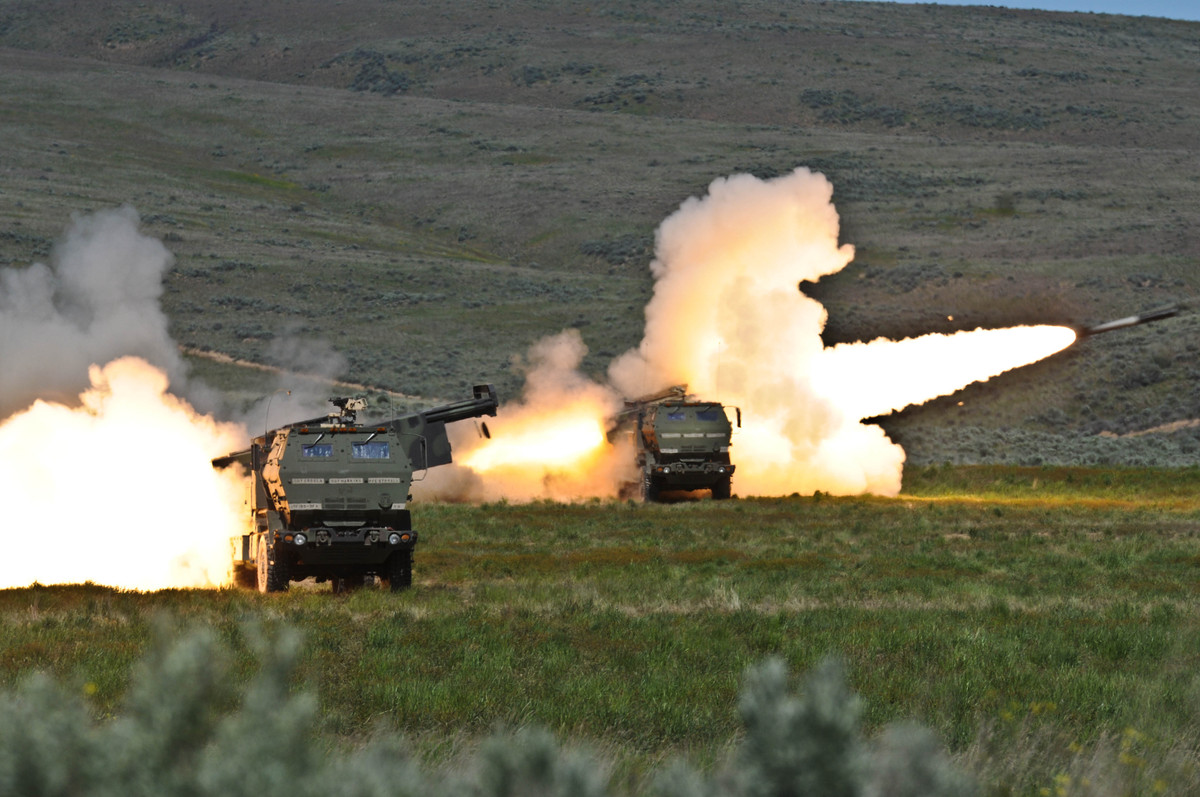 Như vậy, sẽ là bất khả thi để Ukraine sở hữu tên lửa AGM-88 HIMARS loại truyền thống, với cơ cấu phóng từ trên không - vốn chỉ tương thích với máy bay Mỹ. Và cũng là bất khả thi, khi tin rằng Ukraine đang sở hữu loại tên lửa AGM-88 có khả năng phóng từ mặt đất.
