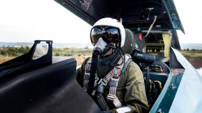 Mỹ vận hành hàng trăm chiếc, gồm ba phiên bản là F-35A cất cánh hạ cánh thông thường của Không quân, F-35B có thể hạ cánh thẳng đứng của Thủy quân lục chiến và F-35C hoạt động trên tàu sân bay.