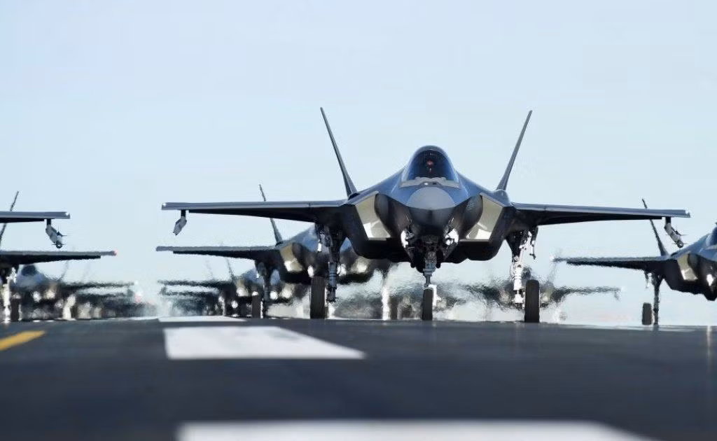 Mỹ có điều luật cấm mua kim loại đặc biệt được sản xuất từ nước ngoài để chế tạo vũ khí.