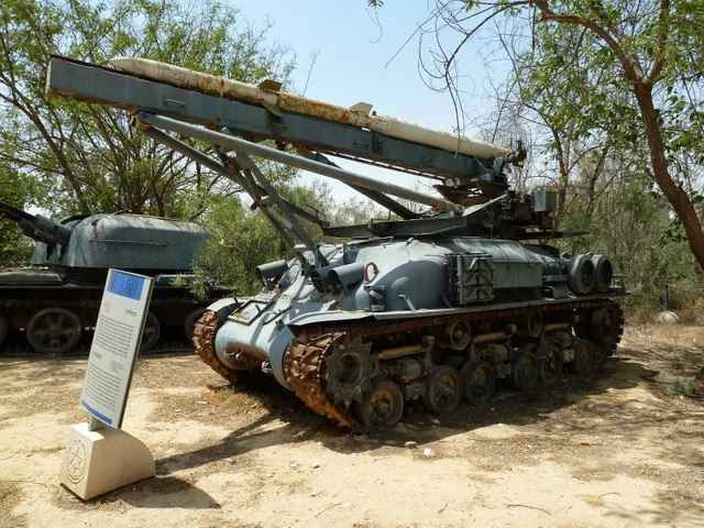 Trong quá khứ, tên lửa chống bức xạ Shrike từng được Mỹ sử dụng ở Việt Nam, cũng đã được Israel "độ" lại thành phiên bản phóng từ mặt đất, cho thấy phương án này là hoàn toàn khả thi.