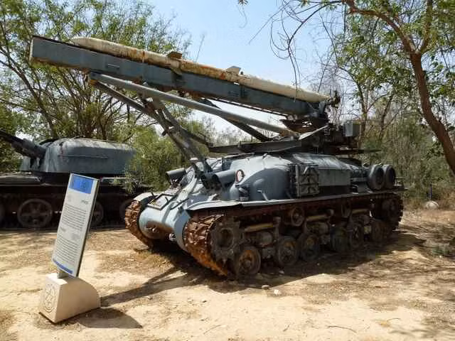 Trong quá khứ, tên lửa chống bức xạ Shrike từng được Mỹ sử dụng ở Việt Nam, cũng đã được Israel "độ" lại thành phiên bản phóng từ mặt đất, cho thấy phương án này là hoàn toàn khả thi.