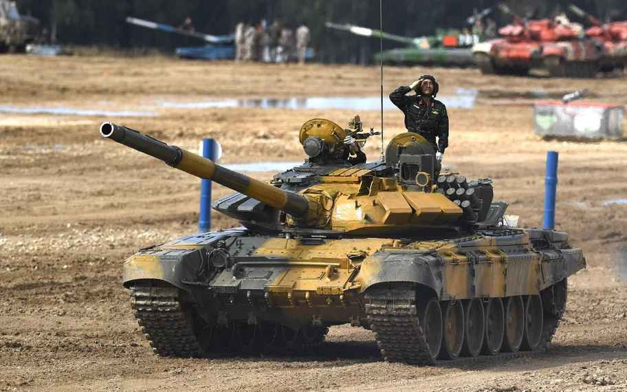 Điều này khiến cho các màn khai hoả của xe tăng T-72B3 tại Tank Biathlon diễn ra hết sức gay cấn, đặc biệt là vòng thi vừa di chuyển vừa khai hoả - một khoa mục quá khó với moi xạ thủ xe tăng gạo cội.